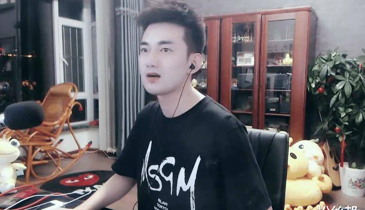 阿哲南京见海川扑空与大衣哥再续兄弟情一年没见已经物是人非