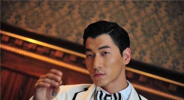 出生于北京的张亮从小家庭条件优越,因为爸爸是某煤矿老板的原因,张亮