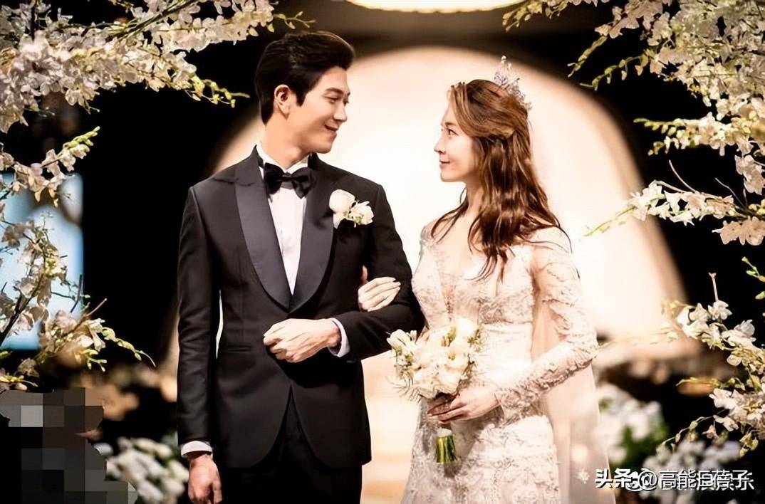 阵,但很快就出现了问题,尤其是她们一起上真人秀《结婚和分手之间》时