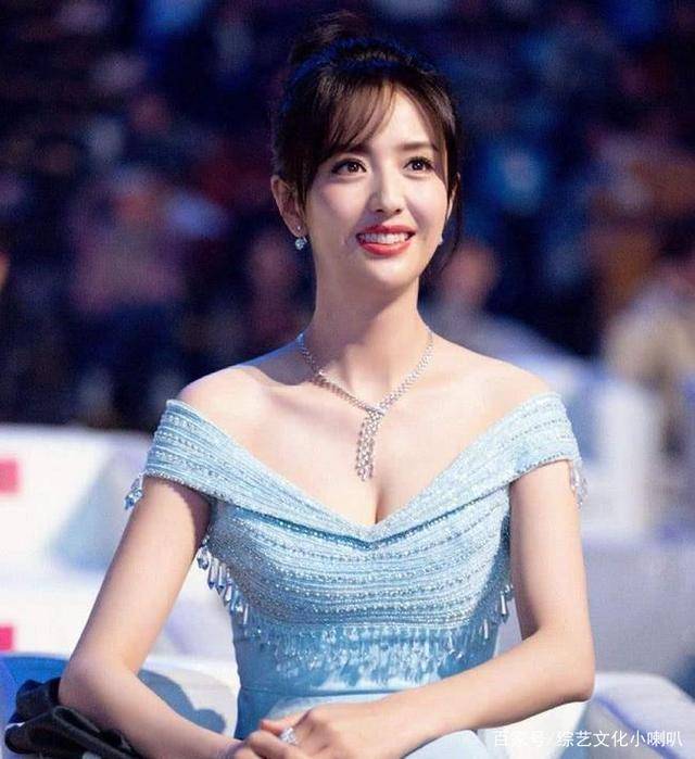 其实大家对她的印象无非就是新疆三美,佟丽娅,古力娜扎,迪丽热巴,这三