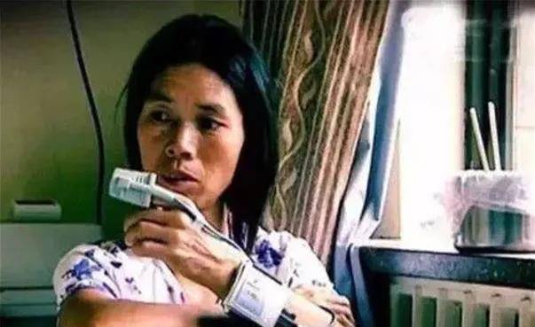 河南农妇40年不睡觉,专家监控48小时,发现她是"醒着睡觉"_李占英_刘锁