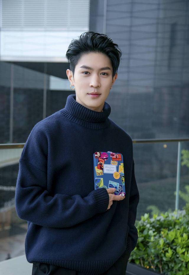 过去当明星才有钱现在有钱才能当明星看完惊呼贫穷限制想象力