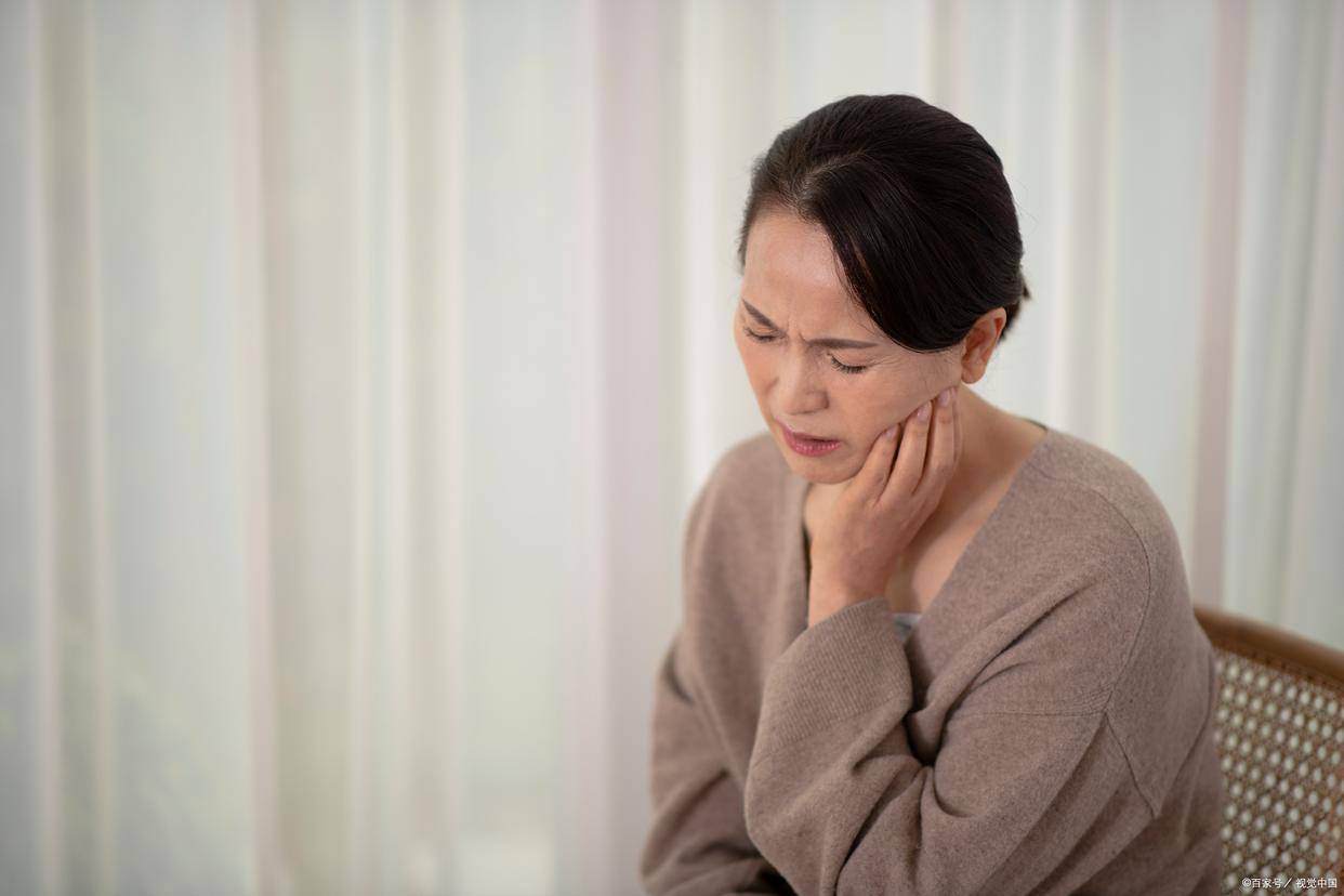 女性更年期精神症状有哪些,女性更年期应该如何