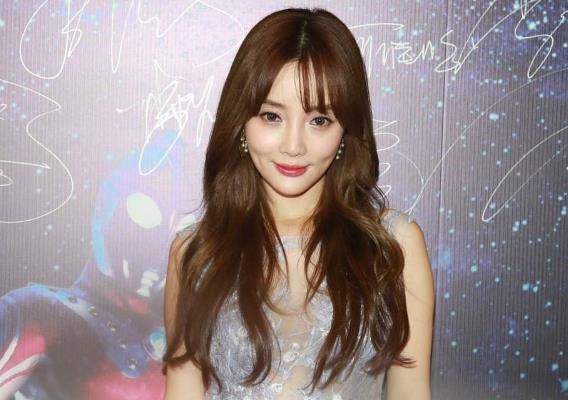 原创李小璐20岁就被李晨骗到手当看了她的青涩照难怪李晨这么猴急了