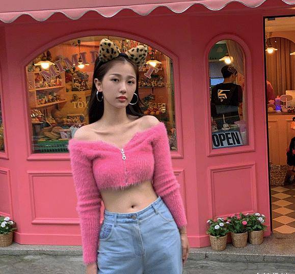 原创10厘米的毛衣长啥样看到虞书欣穿上的效果这腰是上帝亲手捏的