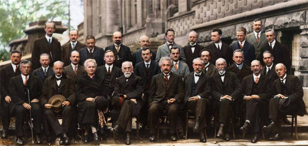 原创历史名人罕见合影图3成龙和世纪大盗张子强图8马云和金庸