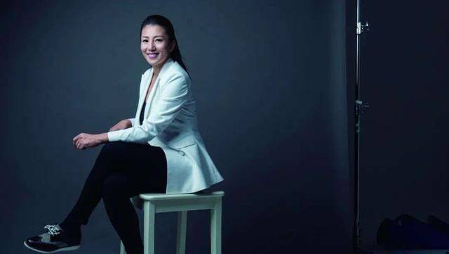 原创原创16岁夺冠27岁摘得首枚冬奥金牌已经退役16年的杨扬现状如何