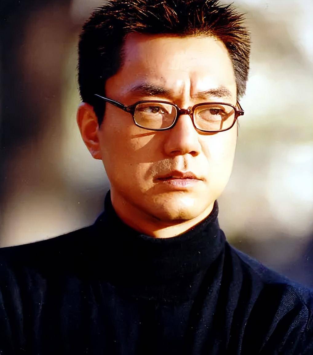 演员董永:离异后恐婚十年不娶,被哥嫂逼去相亲,47岁意外喜当爹