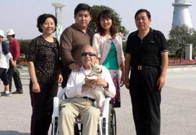 相差47岁的跨国友谊:中国小伙报答瑞士房东,接他来中国养老送终_汉斯