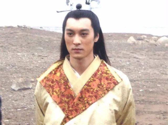 《婚后三十年》《花木兰传奇》等,在这些作品里面,何建泽饰演的