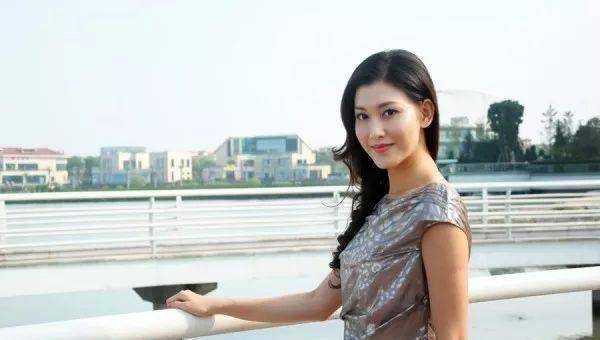 原创17岁出道,为父还债百万,却拒绝规则遭雪藏,今嫁富豪终获幸福