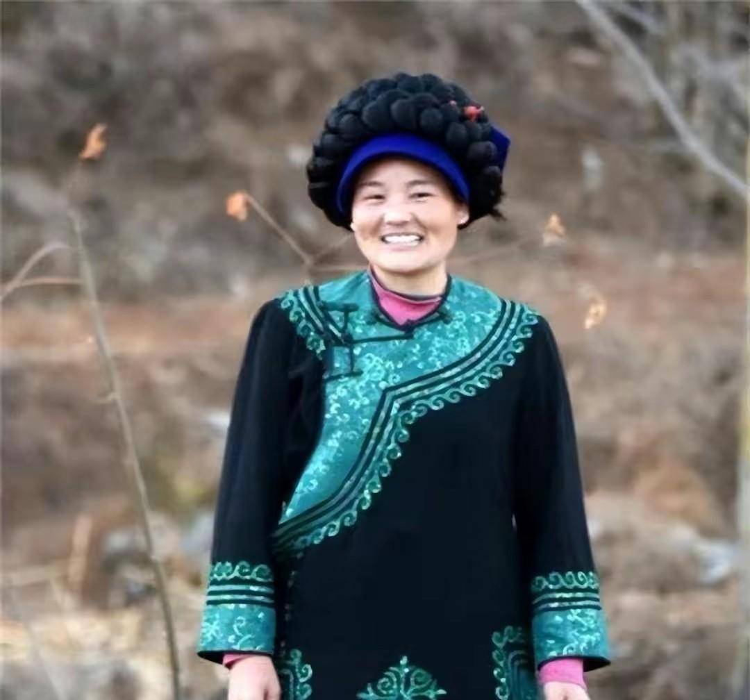 原创春运母亲11年后才知自己走红怀中女儿已离世今靠勤劳脱贫