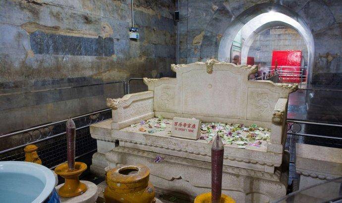 原创实拍万历皇帝地宫深入地下27米即使炎热夏季依旧阴气森森