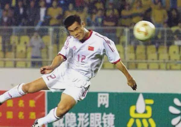 看了国足主场对新加坡442阵容,才发现宿茂臻是国足史上最强中锋_头球