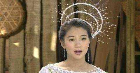 袁咏仪当年在剧中饰演九天玄女一角,这个角色虽然不是主角,但是袁咏仪