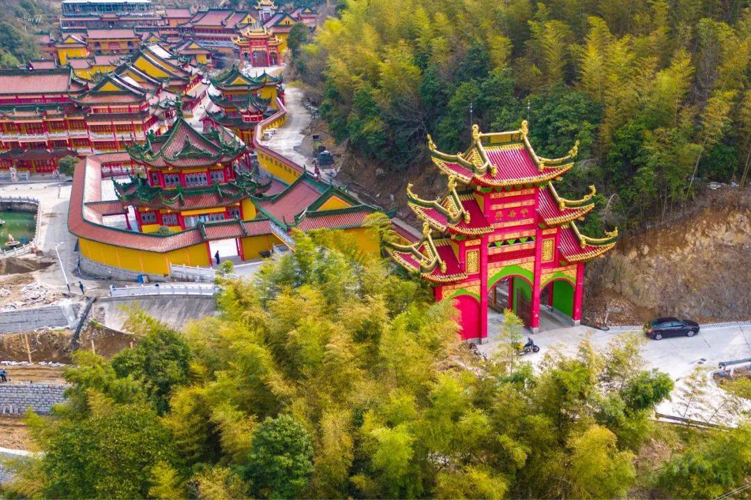 原创上虞秀峰寺的建筑群堪称雄伟壮观配色却极其鲜艳令人叹为观止