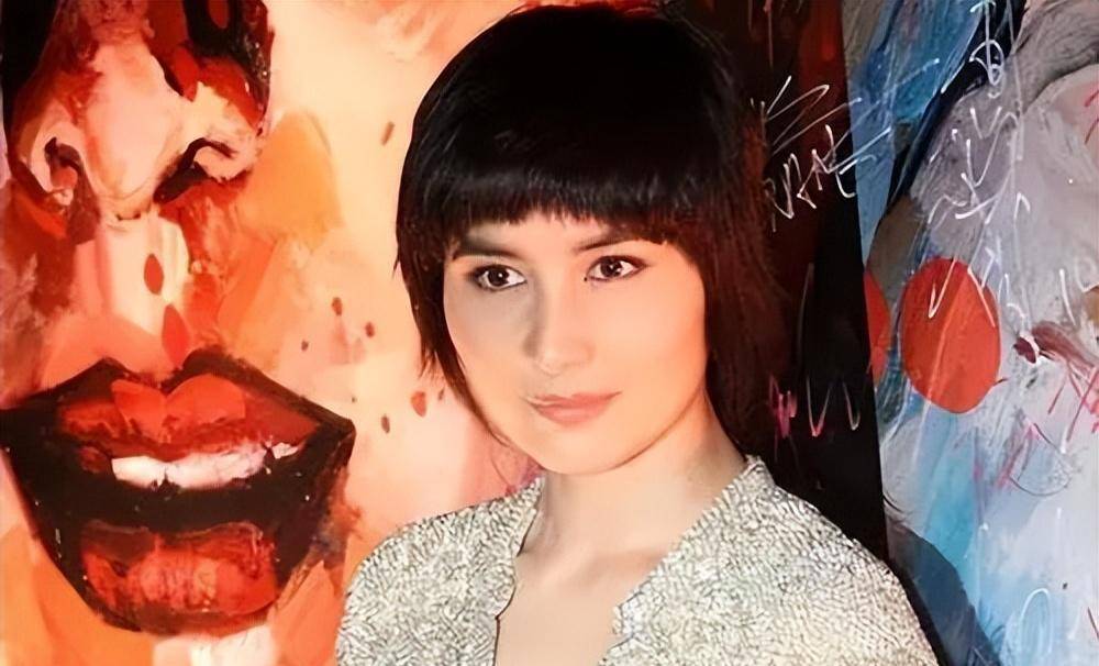 原创进娱乐圈拍限极片一身反骨做尽荒唐事何超仪的底气从何而来