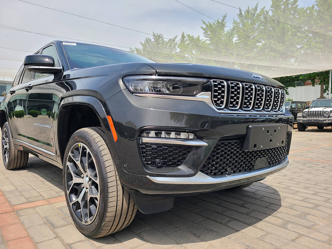 新款大切诺基降价20万元!巅峰版版54.99,远峰版46.