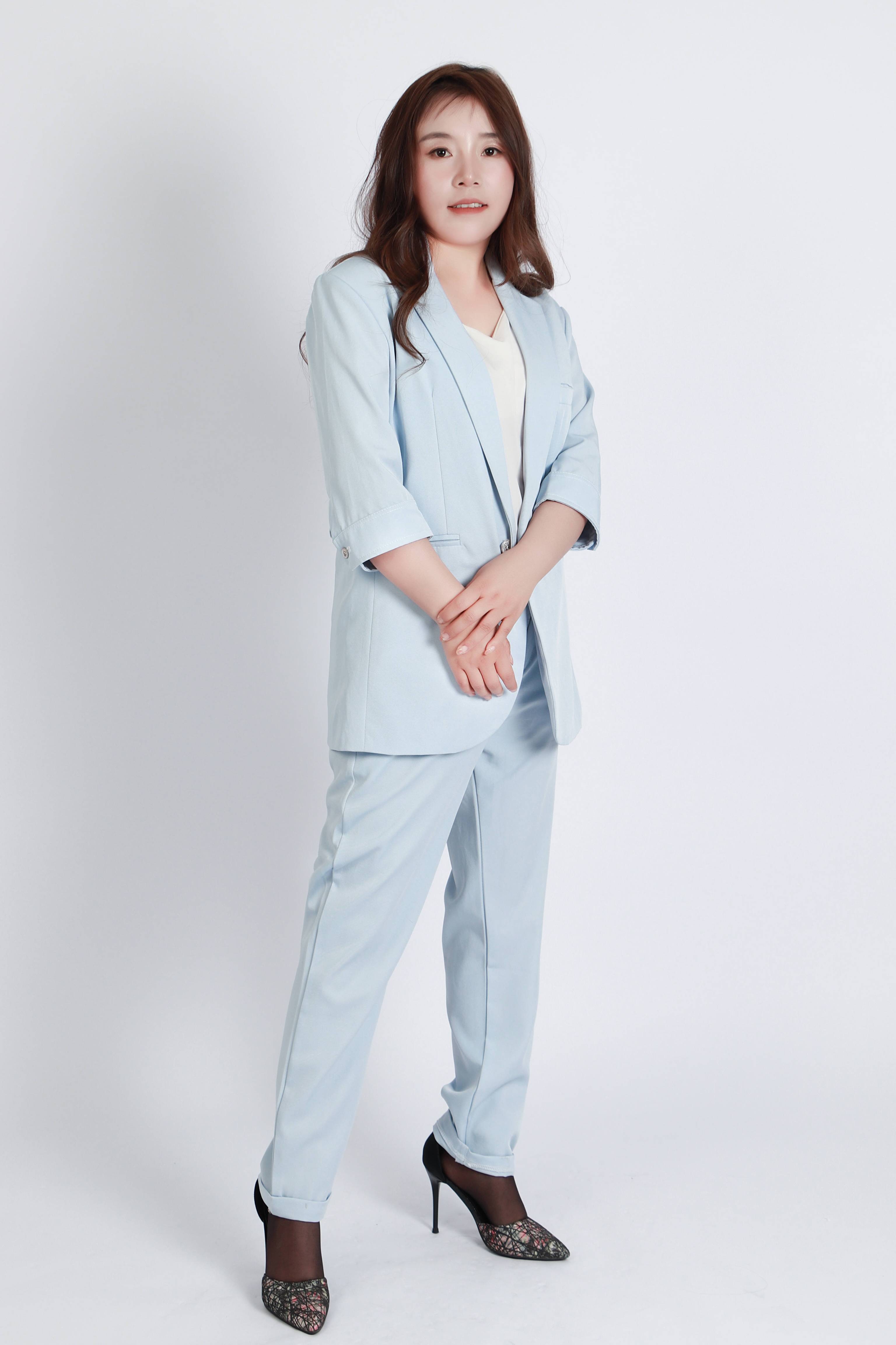 模特陈琴用美丽点亮时尚梦想