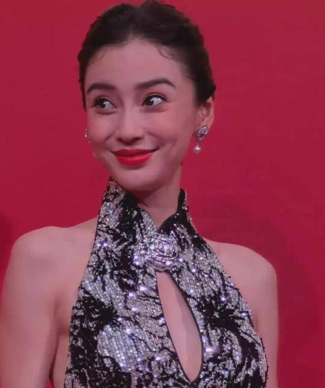 原创杨颖把事业彻底作没了咖位降级与杨超越同座憔悴迷茫全写脸上