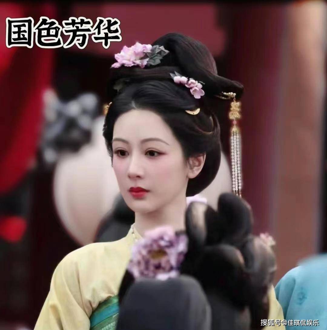 原创杨紫拍戏受伤被搀扶去医院检查惨遭被骂卖惨连忙回应病情
