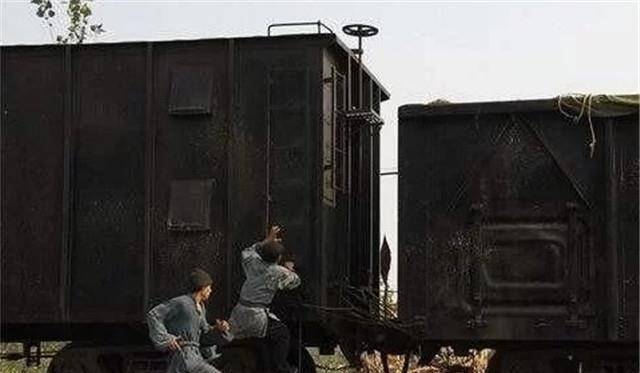 回顾1992年沈吉线列车脱轨事故火车折角塞门被关司机开上土坡