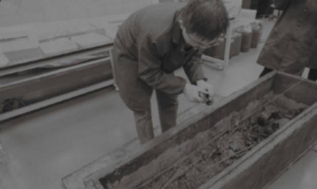 操场扩建挖出南宋墓葬,墓主身穿衣物354件,专家细看后欣喜不已_黄升墓