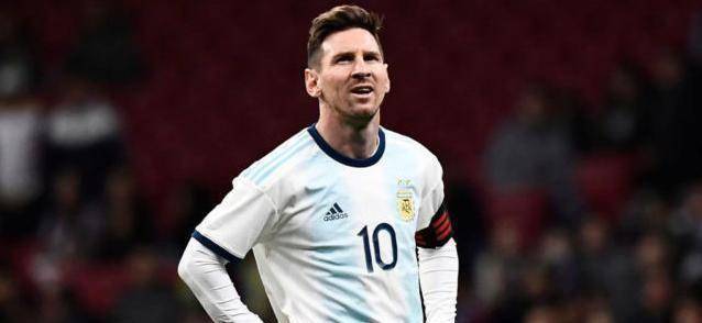 在未来,29岁巨星德布劳内将会与队友迪亚斯争夺奖杯.