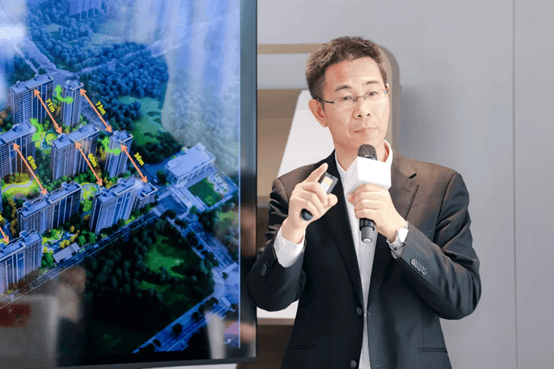 滙张思北京公司董事长黄忠欣先生"在设计之初,我们在考虑空间的可变性