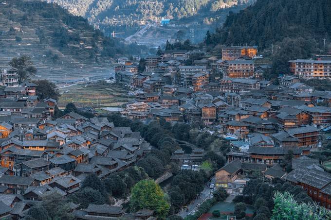 下面是我去贵州游玩的详细攻略,主要从费用,路线,景点来