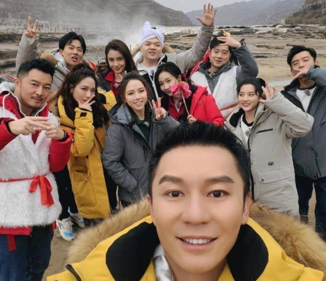 原创李晨晒跑男合影杨颖不抢c位往后站郑恺当爸后又换新搭档了