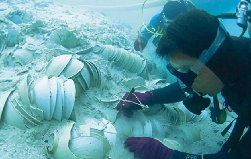 2007年,南海捞起一艘南宋沉船,船身800年未腐,出水文物18万件_打捞局