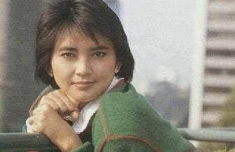 与初恋旧情复燃后,此黑帮老大决定退隐,被枪杀前仍"痴心不改"_胡慧中