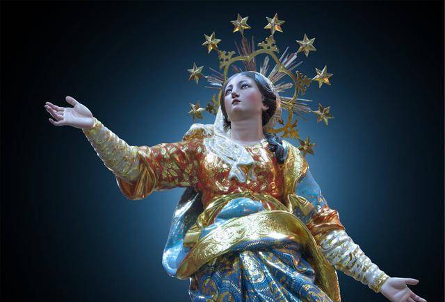 长袍,披着星光闪闪的蓝色披风,跨越种族的瓜达露佩圣母_狄雅哥_神像