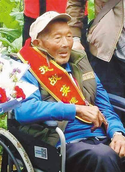 原创庹长发团长临走前将妻儿托付于他默默照顾几十年没敢动歪心思