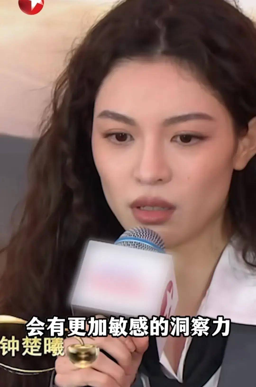 上海这一晚董洁热心扶林允王丽坤穿的太素吴刚脸上不僵硬了