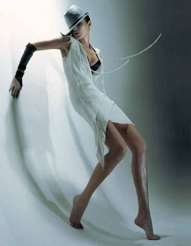 胡兵瞿颖炸裂106岁超模组合霸气走秀网友简直爆笑到不行