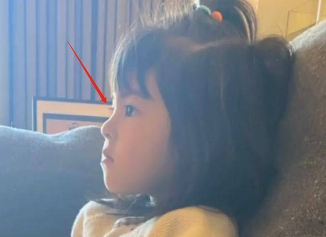 原创原创3岁波妞摔断门牙咧嘴笑的模样超萌我却在留意她的眼睫毛