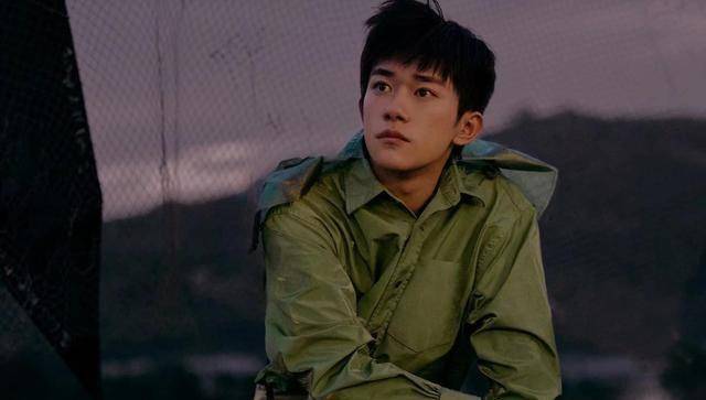 原创原创21岁的易烊千玺演员易烊千玺请继续走在开满鲜花的路上吧