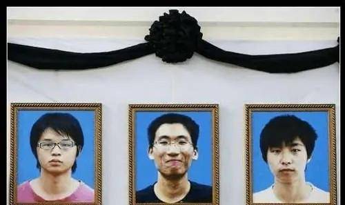 原创长江捞尸人一人36万元一天最多救13人尸臭好几天才能洗掉