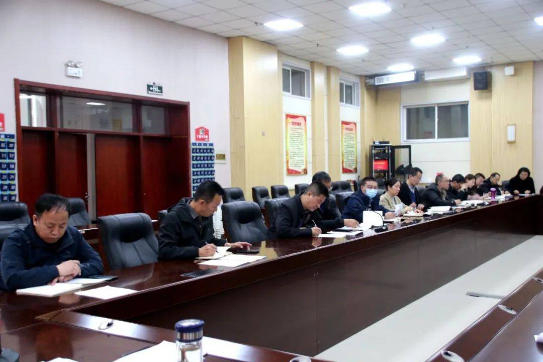 3月22日,我校在尊德大讲堂一层南会议室举行孝义中学安全专题会议