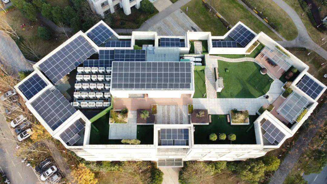 纬创软件武汉总部大楼太阳能光伏板正式投入应用