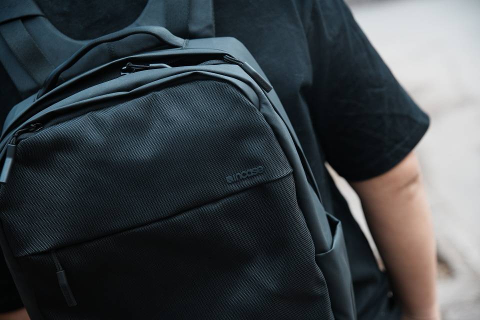 出行必备双肩包incase都市系列电脑背包我的通勤好伙伴