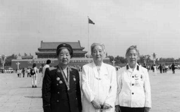 新中国传奇三姐妹:大姐嫁给上将,二姐嫁给中将,三妹嫁给少将_王平