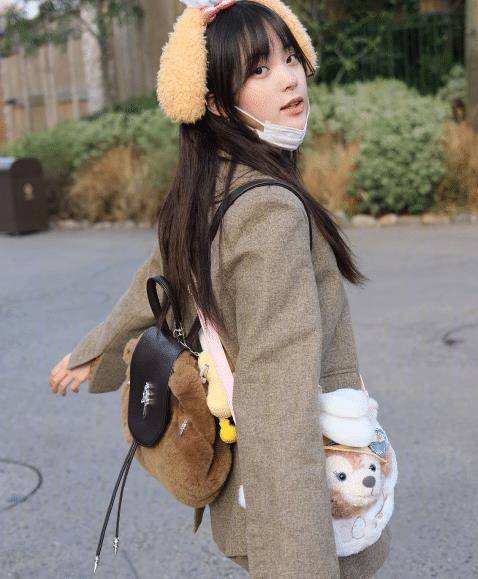原创欧阳娜娜晒游客照男友视角开心比v一双竹竿腿瘦回90斤