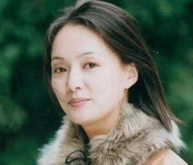 李泽钜_罗艳芳_运钞