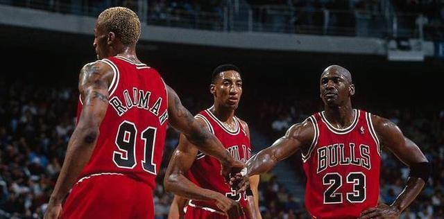 丹尼斯·罗德曼:公牛队不可或缺的第三巨头_防守_斯科蒂·皮蓬_迈克尔