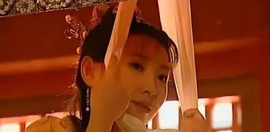 "十六岁的长平公主在一旁痛哭不已,崇祯长叹一声:"你为什么生在帝王家