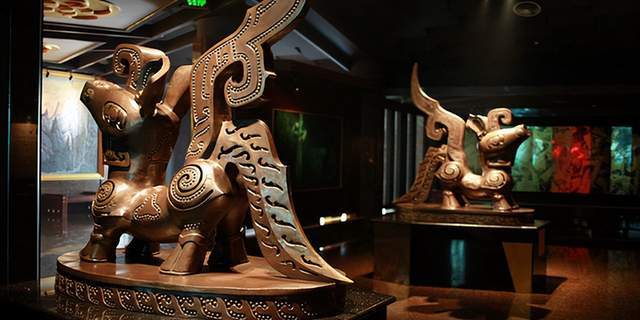 三星堆出土猪鼻龙,经过研究,发现它应该是多种动物的组合器_文物_器物