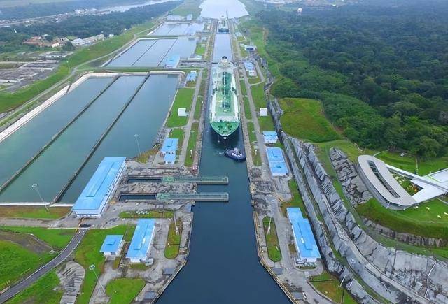 为修建巴拿马运河美国直接策划巴拿马独立后来出兵占领巴拿马